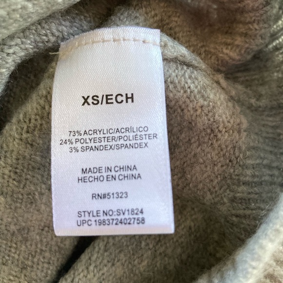 Gray Sweater with Red Heart Design Vince Camuto NWT - Picture 6 of 9